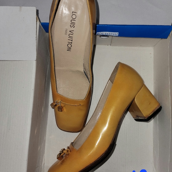 yellow mustard shiny genuine LV slightly discolored at the heels 38 narrow - Picture 2 of 5